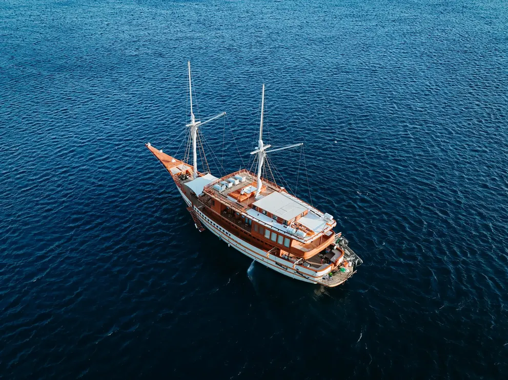 Kapal Pinisi BP Marine Co